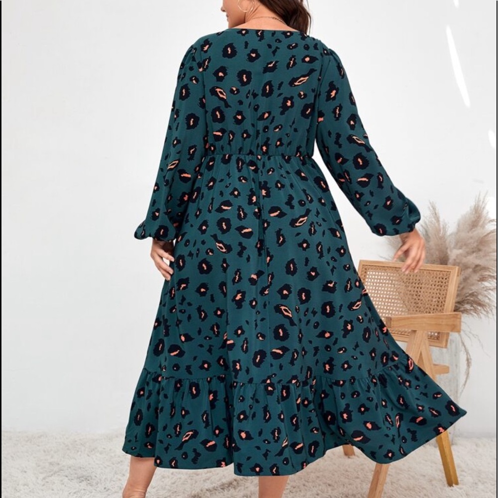 Plus Size Leopard Print Long Bishop Sleeve Dress - Picture 3 of 6